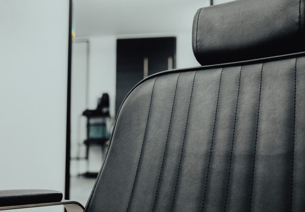 Zdjęcie nowoczesnego wnętrza barbera w Bielsku-Białej.