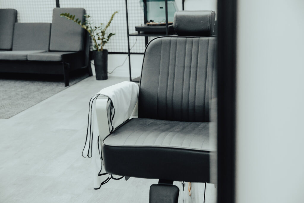 Zdjęcie nowoczesnego wnętrza barbera w Bielsku-Białej.