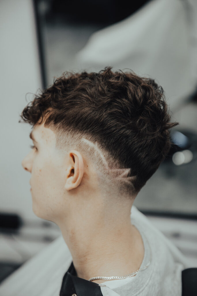 Nowoczesna fryzura męska po usłudze barbera Bielsko-Biała