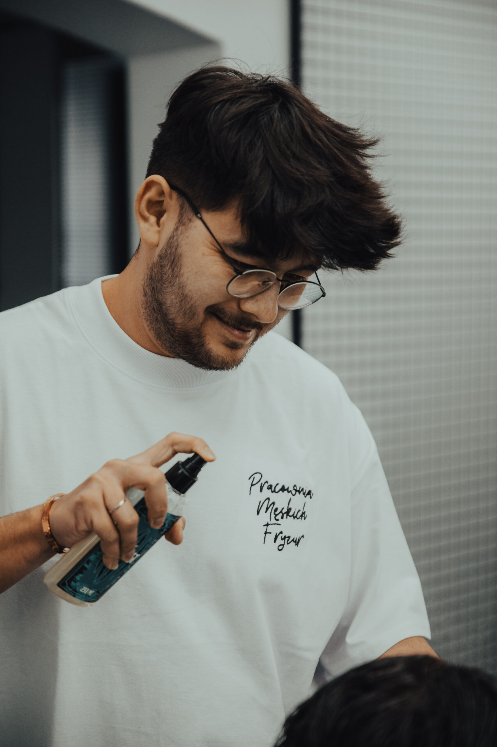 Nowoczesna fryzura męska po usłudze barbera Bielsko-Biała